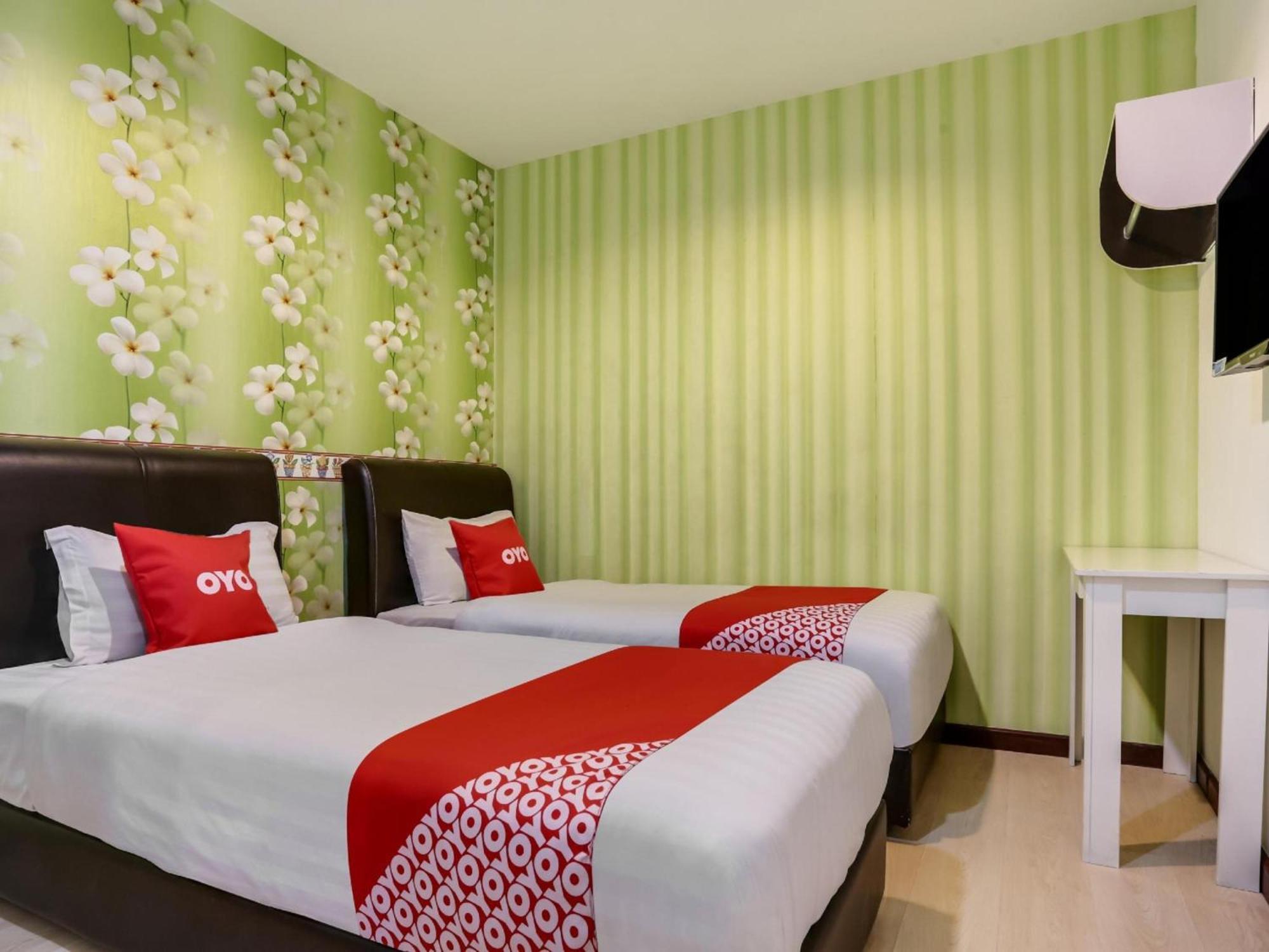 Oyo 89583 Grove Hotel Kajang Exterior photo