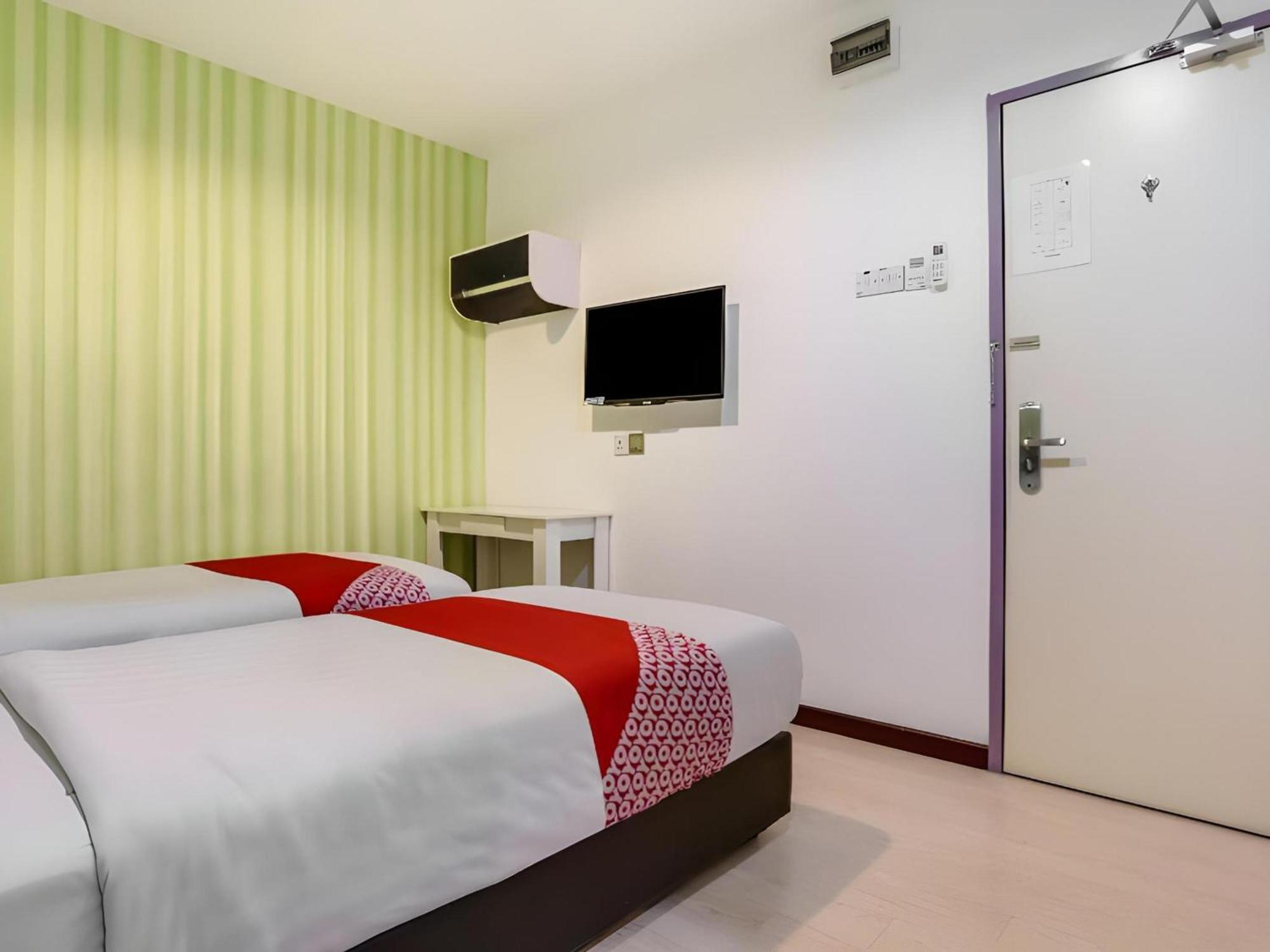 Oyo 89583 Grove Hotel Kajang Exterior photo