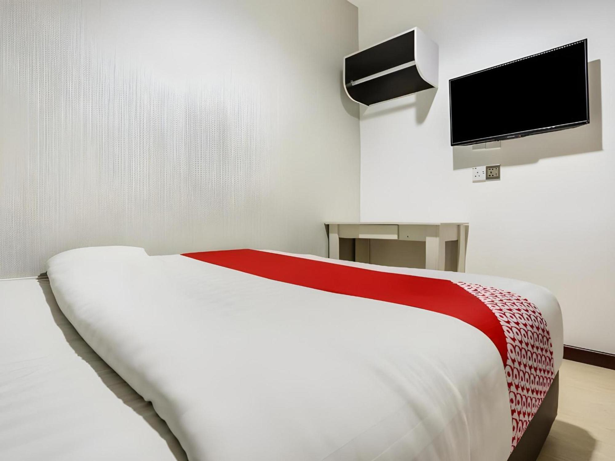 Oyo 89583 Grove Hotel Kajang Exterior photo