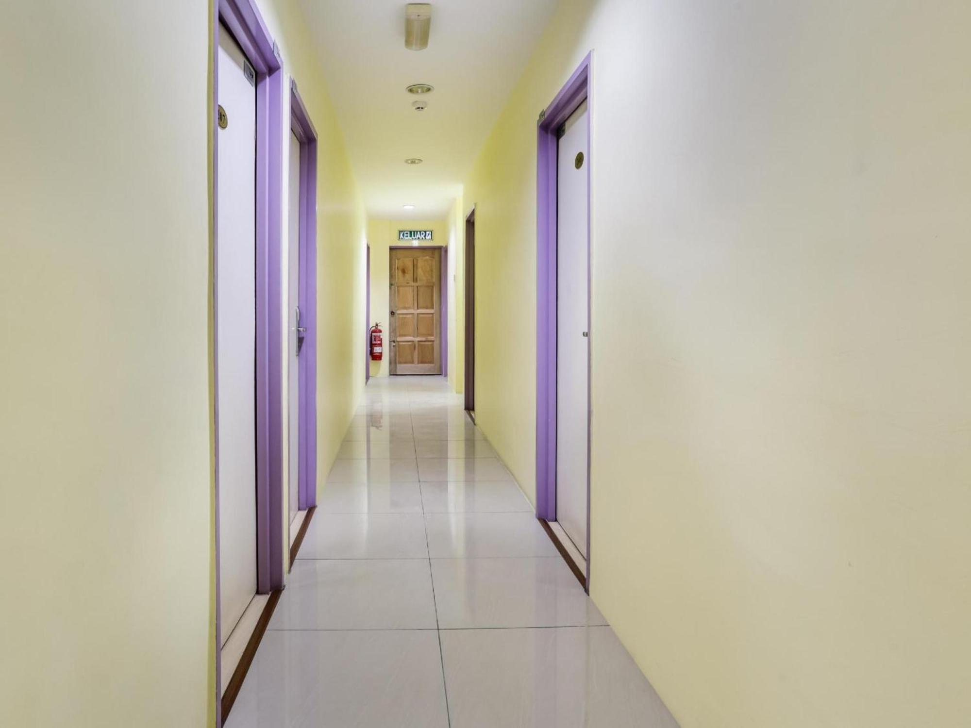 Oyo 89583 Grove Hotel Kajang Exterior photo